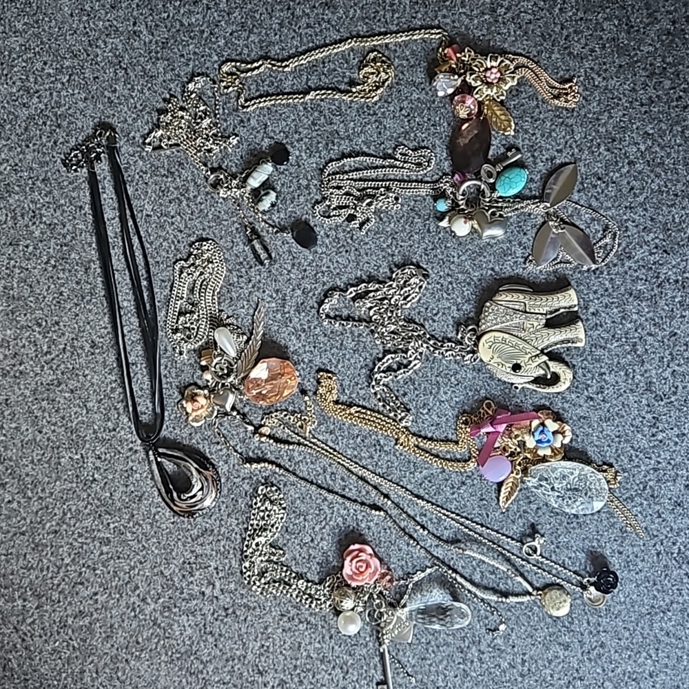 Fashion necklaces 10 Goldtone And Silvertone